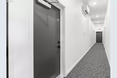 3727 S Hood Ave, Portland, OR 97239 - Photo 17