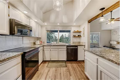 1175 SW Chastain Dr, Gresham, OR 97080 - Photo 11