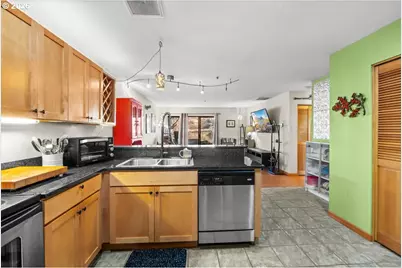 720 NW Naito Pkwy #D-17, Portland, OR 97209 - Photo 7