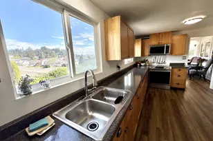 369 S 10th St, Coos Bay, OR 97420 - Photo 11