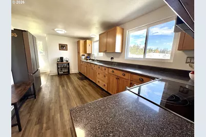369 S 10th St, Coos Bay, OR 97420 - Photo 13