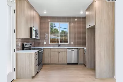 4043 SE 115th Ave, Portland, OR 97266 - Photo 3