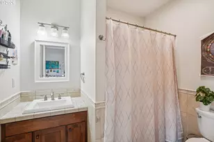 10137 SW Lancaster Rd, Portland, OR 97219 - Photo 31