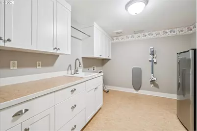 10137 SW Lancaster Rd, Portland, OR 97219 - Photo 39