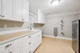 10137 SW Lancaster Rd, Portland, OR 97219 - Photo 39