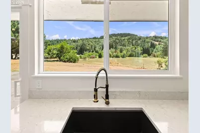 312 Bryant Ln, Roseburg, OR 97471 - Photo 9