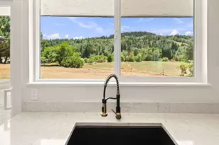 312 Bryant Ln, Roseburg, OR 97471 - Photo 9