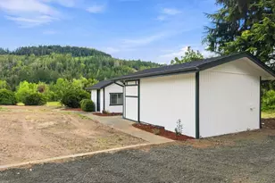 312 Bryant Ln, Roseburg, OR 97471 - Photo 37