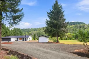 312 Bryant Ln, Roseburg, OR 97471 - Photo 11