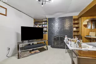 17821 SE Morrison Ct, Portland, OR 97233 - Photo 25