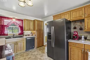 17821 SE Morrison Ct, Portland, OR 97233 - Photo 13