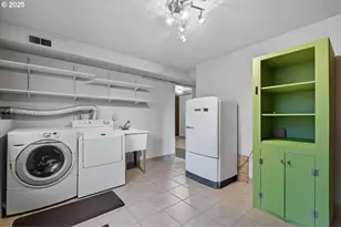 2635 SW Sherwood Pl, Portland, OR 97201 - Photo 27