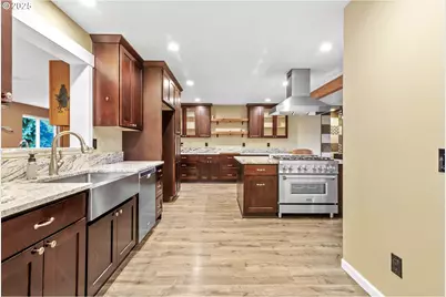 13155 Century Dr, Oregon City, OR 97045 - Photo 11