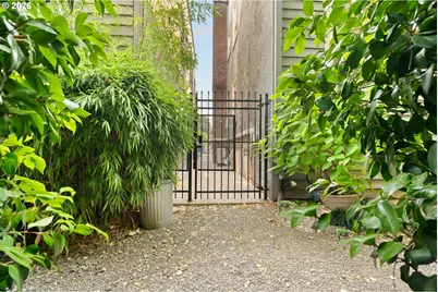 2375 NW Northrup St #B, Portland, OR 97210 - Photo 39