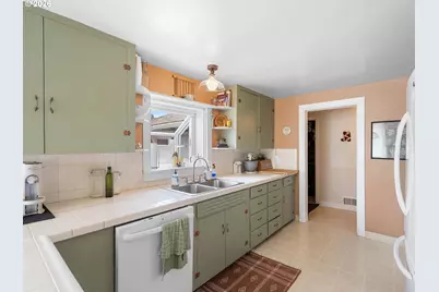 12045 SE Tibbetts St, Portland, OR 97266 - Photo 15