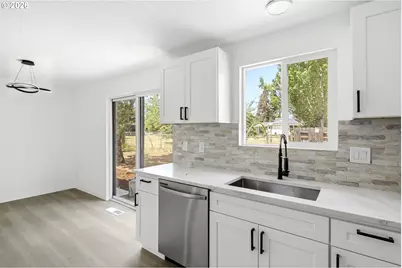 7563 SE Flavel St, Portland, OR 97206 - Photo 9