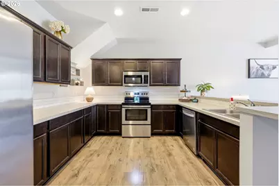 2243 SE 19th St, Gresham, OR 97080 - Photo 9