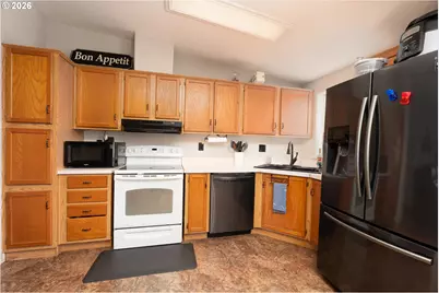 310 Monte Dr, Roseburg, OR 97471 - Photo 5