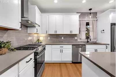 7806 N Jersey St, Portland, OR 97203 - Photo 9