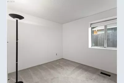 322 S Nebraska St, Portland, OR 97239 - Photo 17