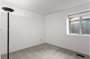 322 S Nebraska St, Portland, OR 97239 - Photo 17