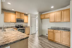 2469 Dorsey Dr, Hubbard, OR 97032 - Photo 9