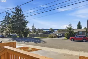 545 S Wall St, Coos Bay, OR 97420 - Photo 5