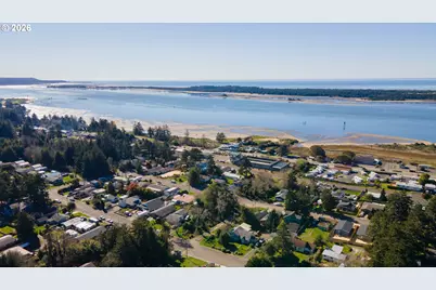 545 S Wall St, Coos Bay, OR 97420 - Photo 37