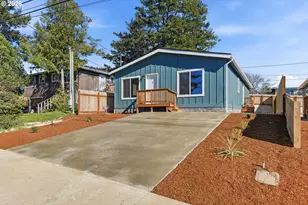 545 S Wall St, Coos Bay, OR 97420 - Photo 1