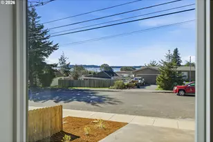 545 S Wall St, Coos Bay, OR 97420 - Photo 35