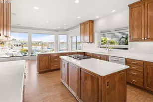 165 N Lotus Beach Dr, Portland, OR 97217 - Photo 9