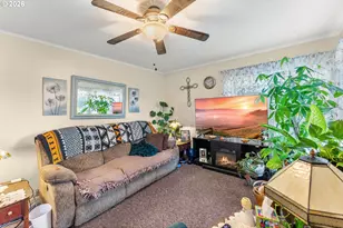 1565 NE Todd St, Roseburg, OR 97470 - Photo 3