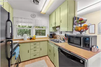 1565 NE Todd St, Roseburg, OR 97470 - Photo 9