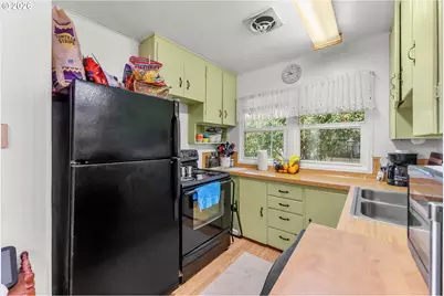 1565 NE Todd St, Roseburg, OR 97470 - Photo 7