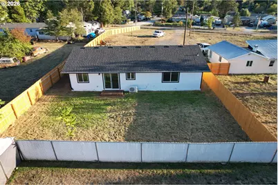 203 Henry St, Myrtle Creek, OR 97457 - Photo 13