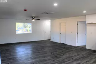 203 Henry St, Myrtle Creek, OR 97457 - Photo 3