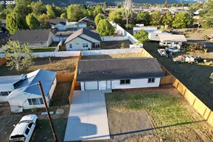203 Henry St, Myrtle Creek, OR 97457 - Photo 1