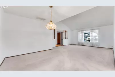 9470 SW Summerfield Dr, Portland, OR 97224 - Photo 5