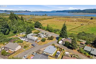 340 16th Ave, Coos Bay, OR 97420 - Photo 47