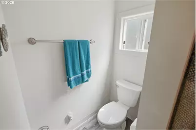 340 16th Ave, Coos Bay, OR 97420 - Photo 25