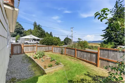 340 16th Ave, Coos Bay, OR 97420 - Photo 37