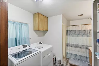 340 16th Ave, Coos Bay, OR 97420 - Photo 23