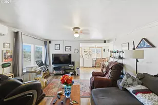 340 16th Ave, Coos Bay, OR 97420 - Photo 9