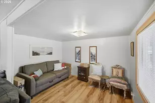 340 16th Ave, Coos Bay, OR 97420 - Photo 11