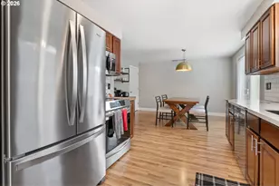 319 NE Hyde Cir, Hillsboro, OR 97124 - Photo 9