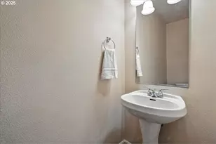 5927 NE 34th St, Vancouver, WA 98661 - Photo 13