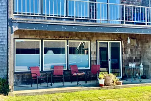 1070 Bay St, Florence, OR 97439 - Photo 1