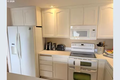 1070 Bay St #22, Florence, OR 97439 - Photo 11