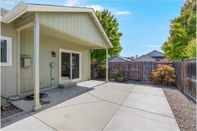 1633 Claudia Way, Grants Pass, OR 97527 - Photo 11