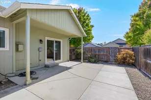 1633 Claudia Way, Grants Pass, OR 97527 - Photo 11